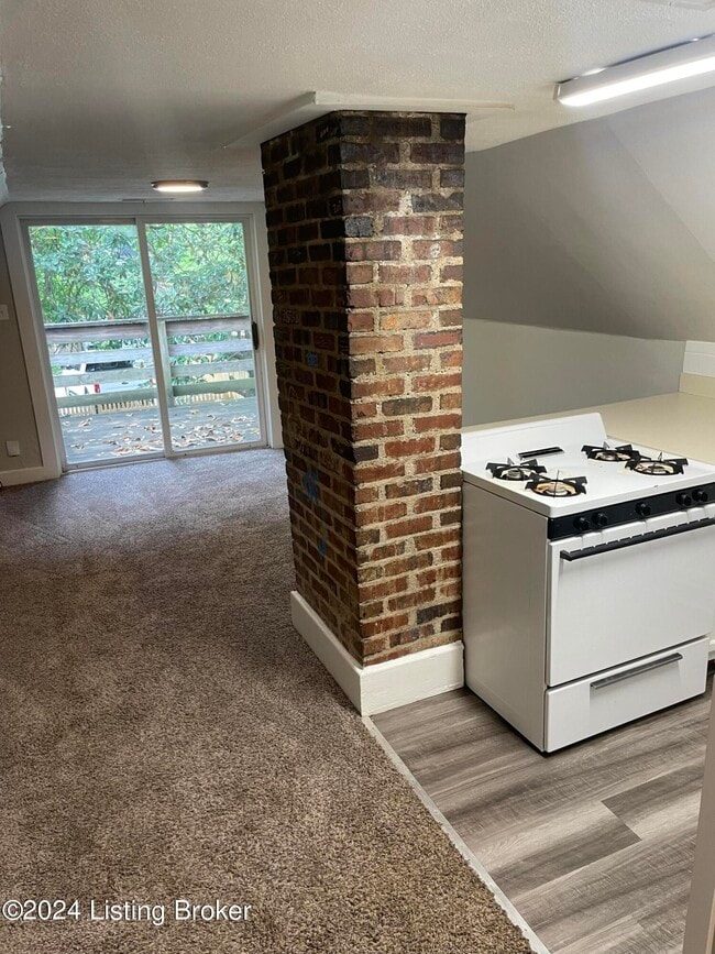 Building Photo - 2052 Midland Ave