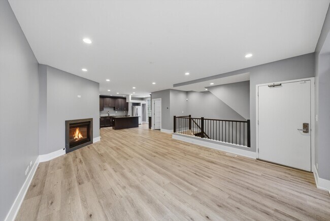 Foto del edificio - 308 W Evergreen Ave