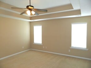 Building Photo - 498 Sebastian Dr