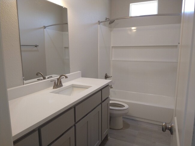 Building Photo - 1000 Wood Hollow Dr