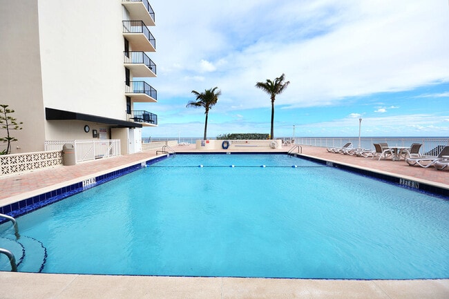 Foto del edificio - 3460 S Ocean Blvd