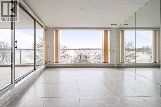 Building Photo - 2015 Beach Ave