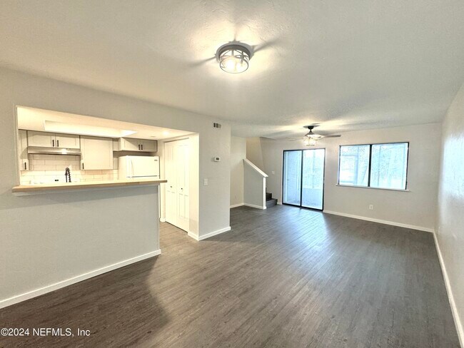 Foto del edificio - 2909 Bayshore Dr N