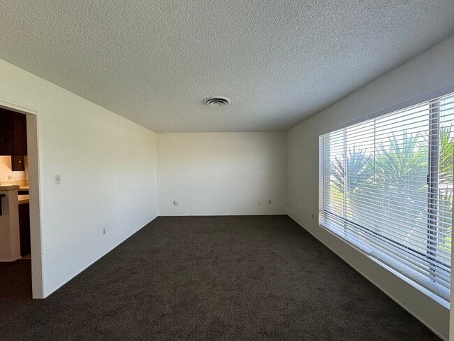 Building Photo - 4800 Summertree Ln