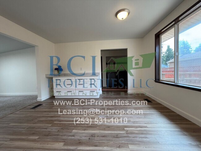 Building Photo - Welcome home to this Beautiful 3 Bedroom H...