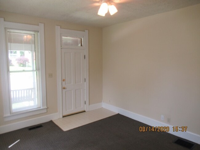 Foto del edificio - 320 E Cottage Grove Ave