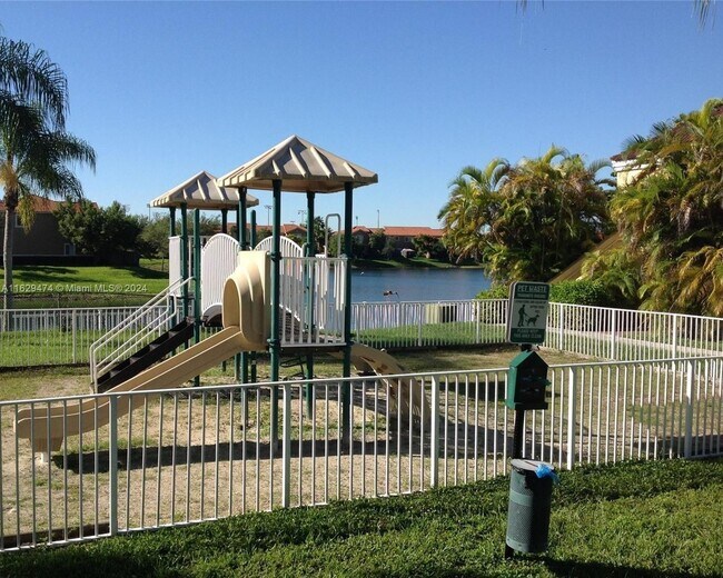 Foto del edificio - 8500 SW 212th St