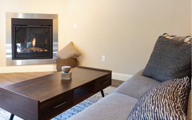 Foto del edificio - West House at Foxtown + Foxtown Townhomes