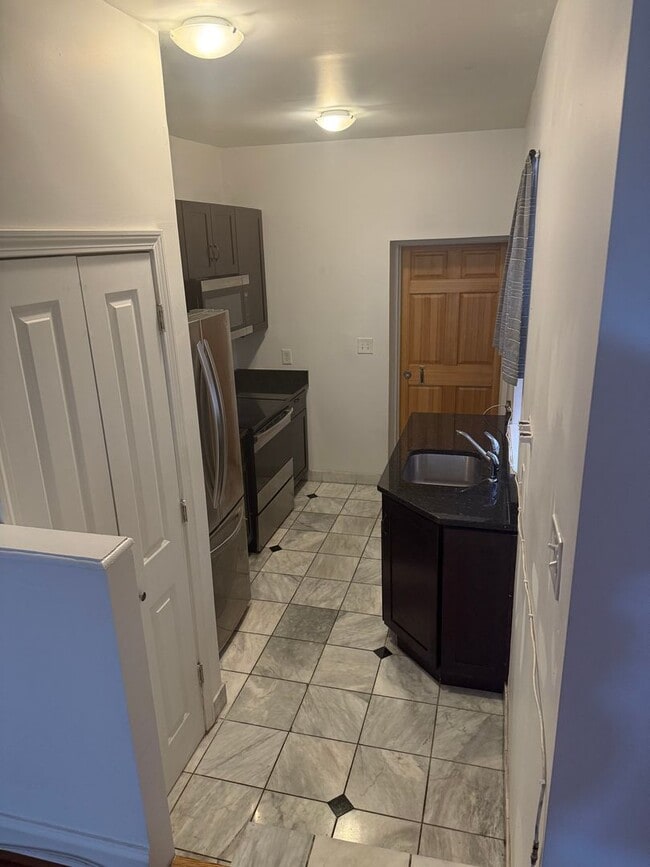 Building Photo - Beautiful Charming Townhome Available Now!!!