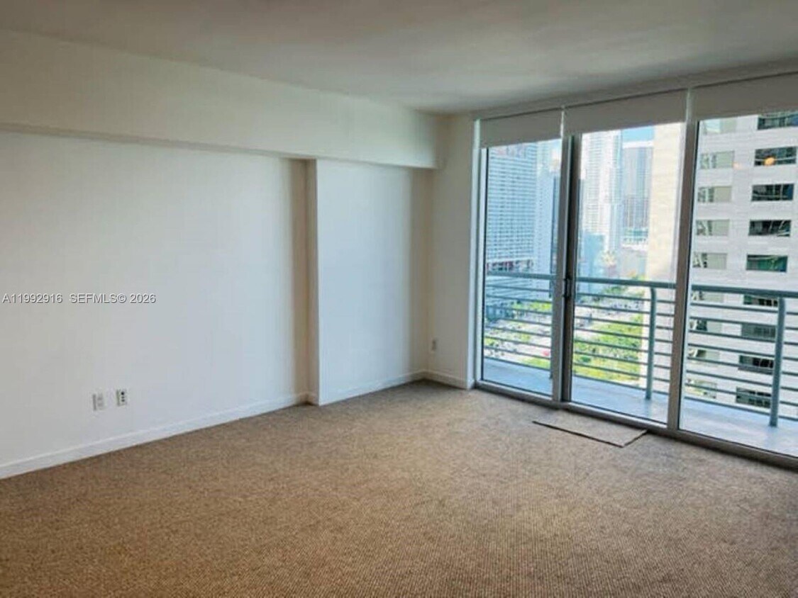 Foto del edificio - 335 S Biscayne Blvd