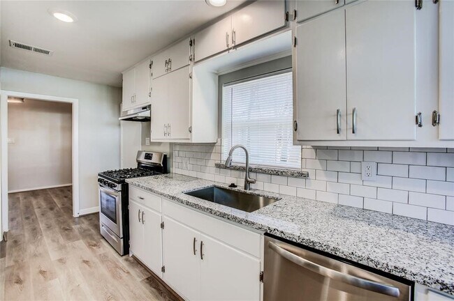 Foto del edificio - 4137 Woodfin St