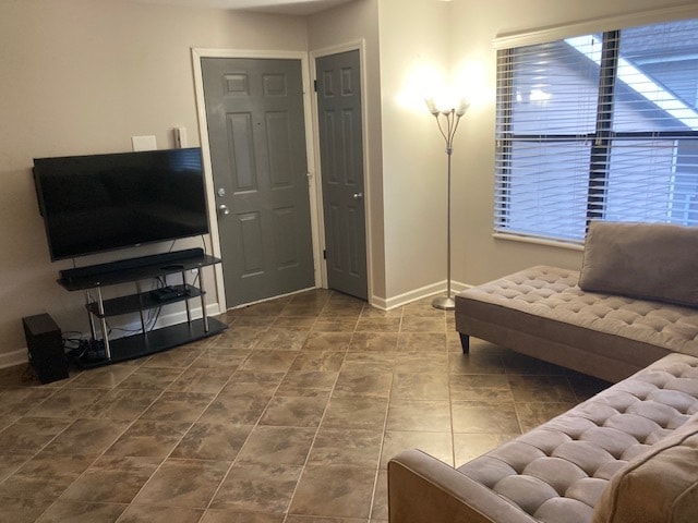 Building Photo - 445 W 9th St