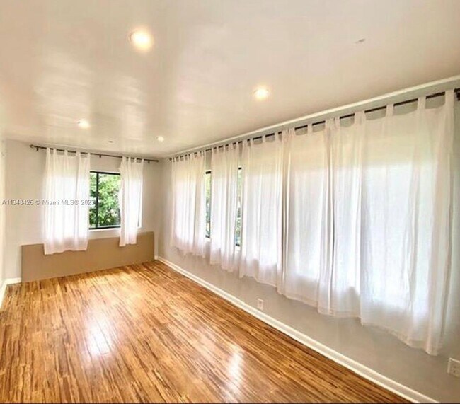 Building Photo - 3710 SW 58th Ct