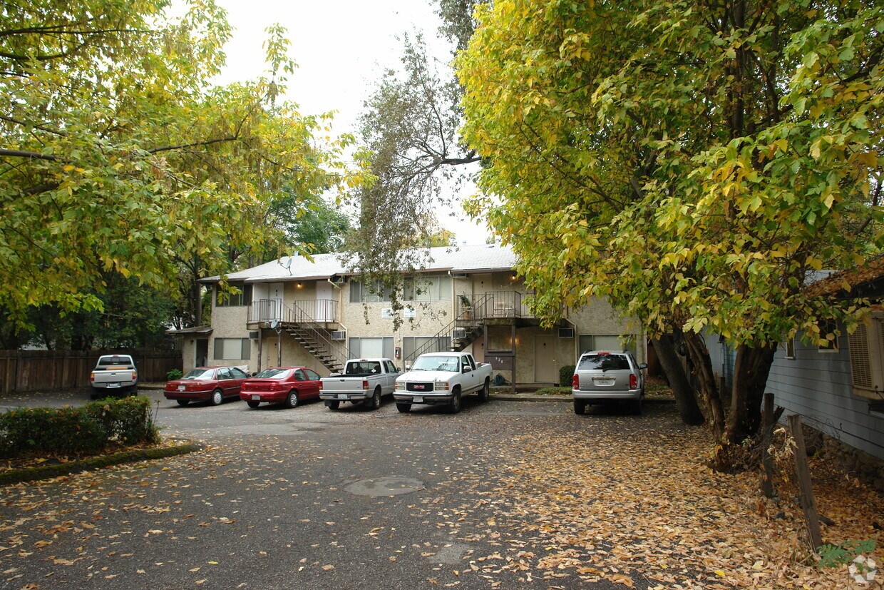 Primary Photo - 614 W 8th St
