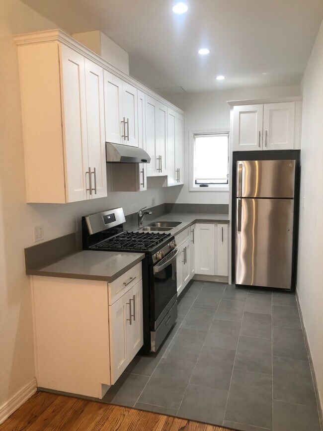 Kitchen - 4741 Elmwood Ave