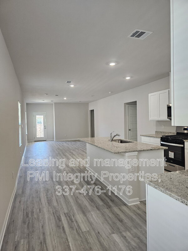 Building Photo - 932 Renova Dr