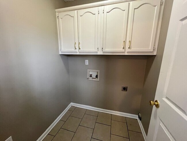 Building Photo - Renovated 3 Bedroom 2 Bath Home for Rent!