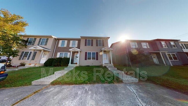 Foto del edificio - 1003 Fairway Gardens Dr