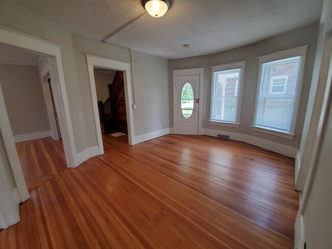 Building Photo - 4635 Saint Paul Ave