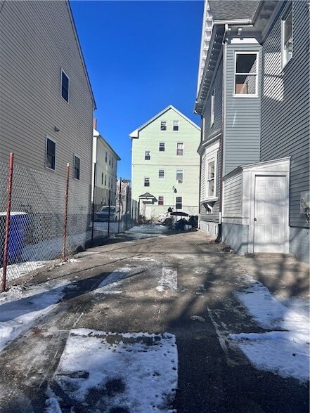 Building Photo - 181 Reynolds Ave