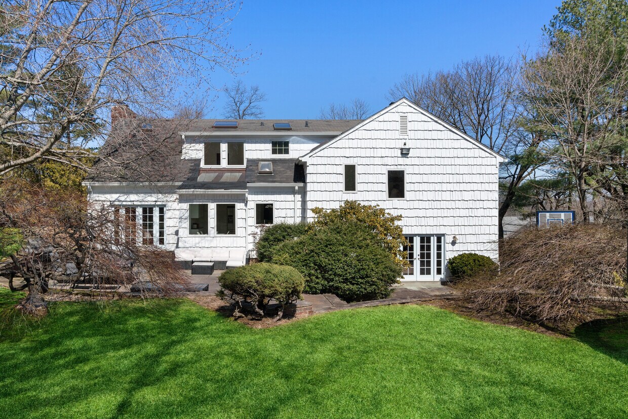 Foto principal - 1170 Old White Plains Rd