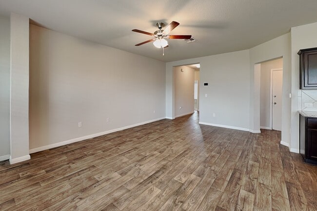 Building Photo - 10808 Seguin St