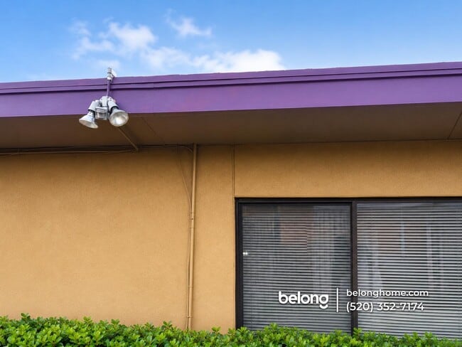 Building Photo - 2128 E 9th St