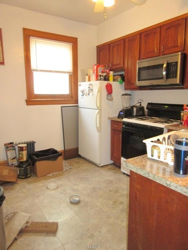 Building Photo - 3451 Crescent St