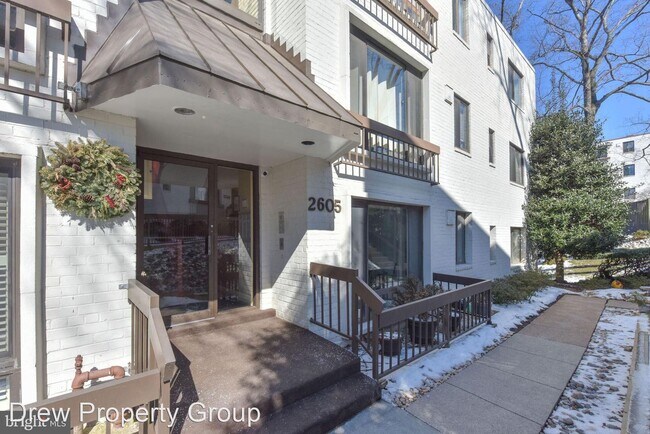 Foto del edificio - 3 br, 1 bath House - 2605 39th St NW #1