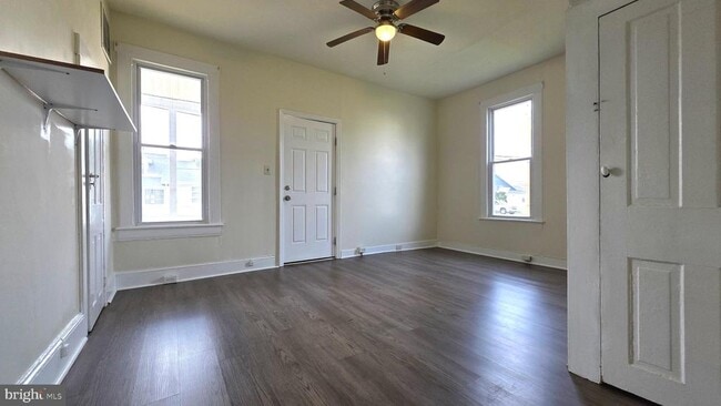 Building Photo - 10 Dorman St