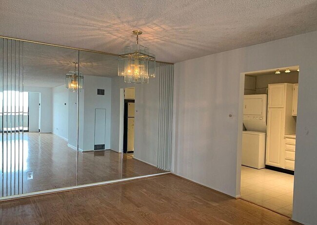 Dining Area - 1800 Old Meadow Rd