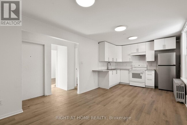 Building Photo - 639 Somerset St W