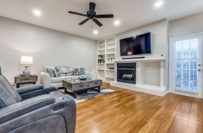 Foto del edificio - 7525 Holly Hill Dr