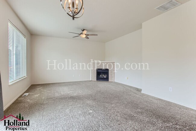 Building Photo - ***$150 off from the first full month's re...