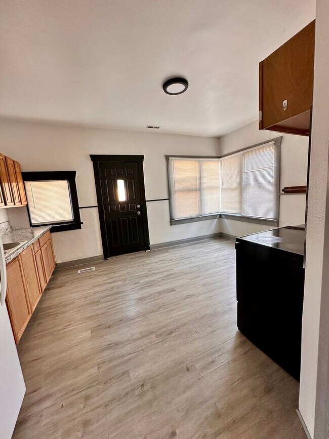 Foto del edificio - 2907 E Jackson Ave
