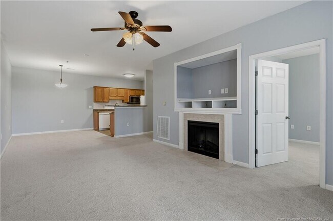 Foto del edificio - 625 Marshtree Ln