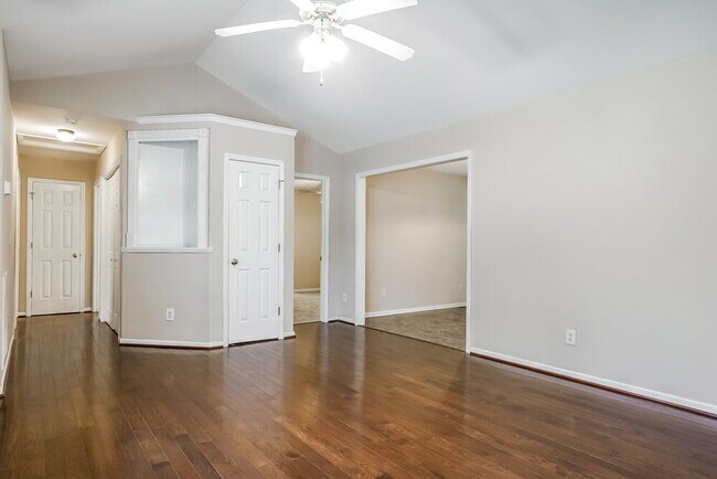 Foto del edificio - 621 Groveton Trail