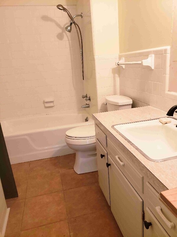 Building Photo - 420 Kim Dr