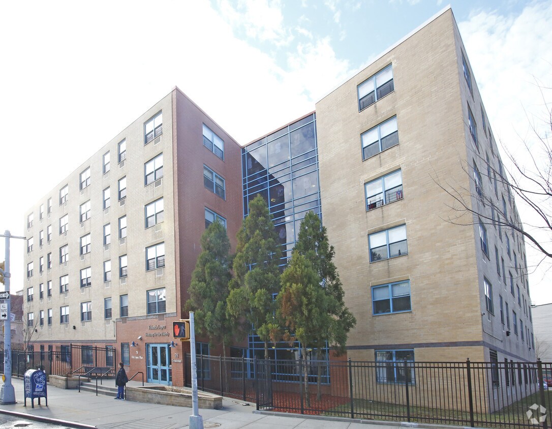 Foto del edificio - Yolanda Lopez Place