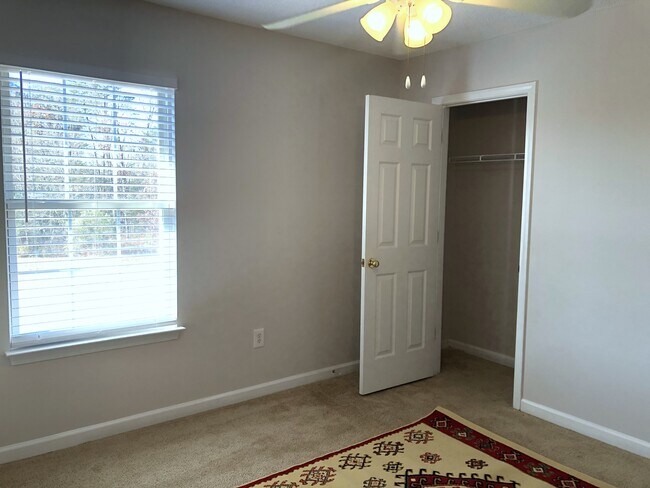 Building Photo - 120 Innisbrook Ln