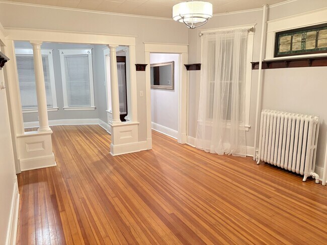 Sala de estar y comedor - 52 Grove Ave