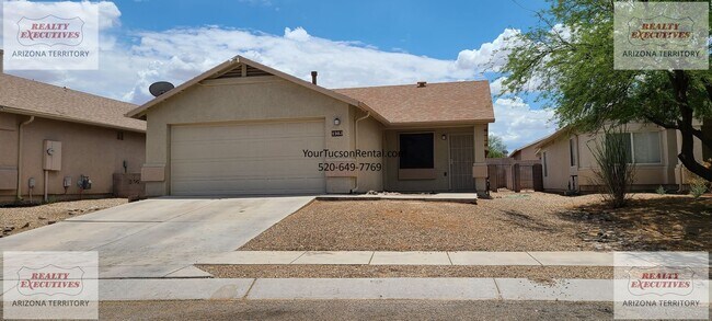 Building Photo - Valencia Rd & Headley Rd 3/2 - Coming Soon - All tile floors and updated kitchen