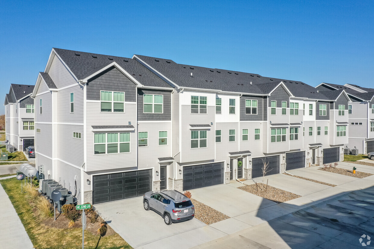 Foto principal - Northpointe Townhomes