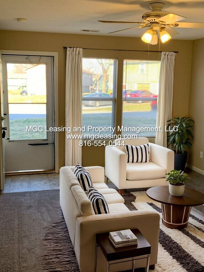 Building Photo - Spacious 2-story Duplex with 1-Car Garage in Lee's Summit!