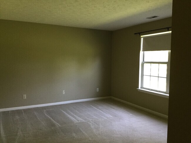 Building Photo - 261 Lake Point Ln S