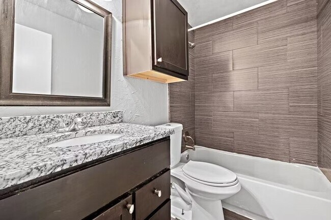 Foto del edificio - 5414 Reiger Ave