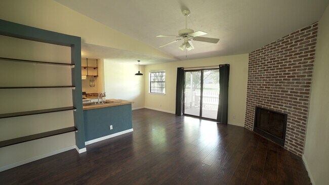 Building Photo - 1601 Faro Dr