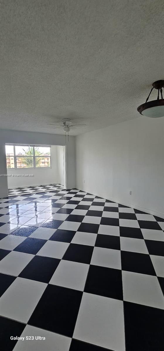 Foto del edificio - 8595 Sunrise Lakes Blvd