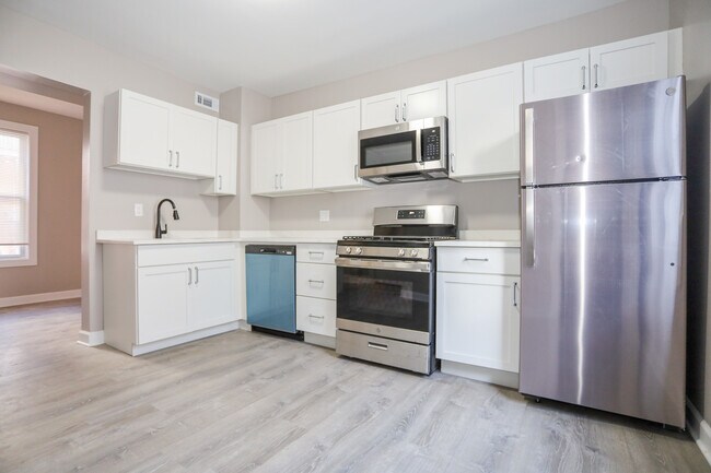 Building Photo - 1925 W Warner Ave