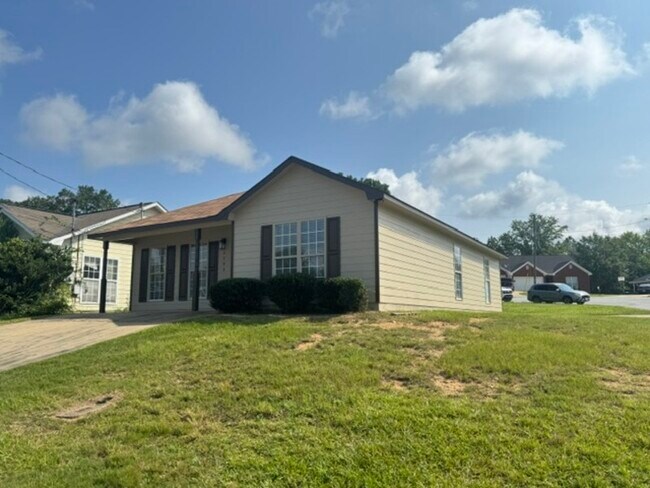 Foto del edificio - 2208 Summerwind Dr